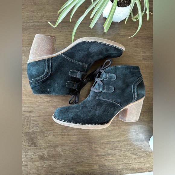 Clarks Unstructured Women's Lace Up Suede Ankle Booties with Block Heel size 11 - Picture 2 of 8